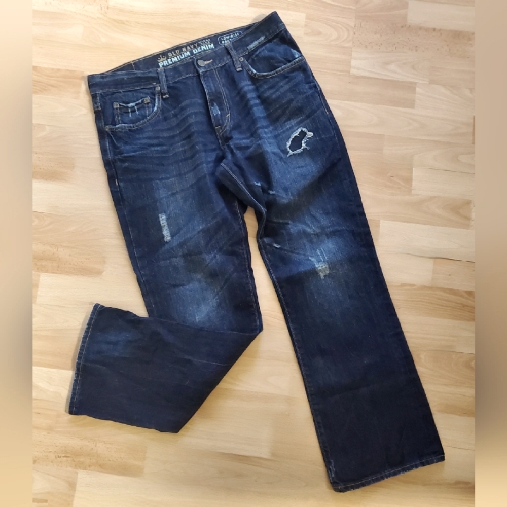Men's Old Navy dark wash low-rise bootcut distressed denim jeans Size 33x30